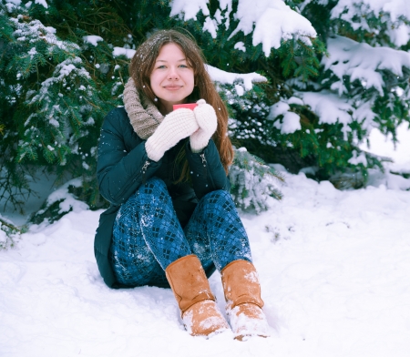 girl drinking tea in winterの写真素材