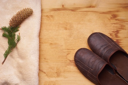 slippers on a wooden floor next to the knobの写真素材