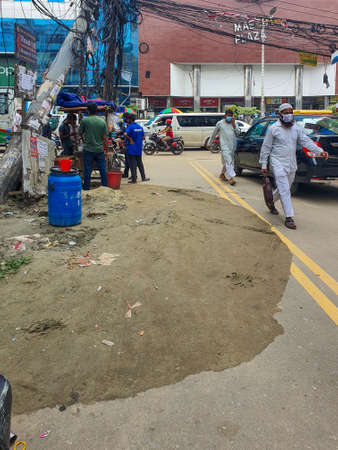 Dhaka,Bangladesh-07/07/2020: People in the street communicating with each other with masks on but not keeping proper distance. Lack of safety in Bangladesh due to less awarenessのeditorial素材