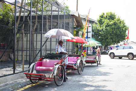 GEORGE TOWN,PENANG ,MALAYSIA- CIRCA September 06 , 2015: Public street art Name Children on a bicycle painted 3D on the wall that's two little Chinese girls riding bicycle in Georgetown, Penang, Malaysia.のeditorial素材