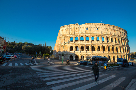 ROME,ITALY - October 19 ,2106: Colosseum rome historic building Italy .Lifestyle people walking to work in the morning in Rome Italy.のeditorial素材