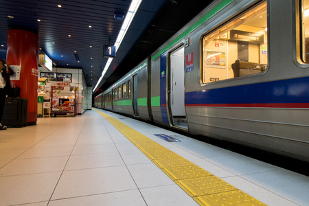 SAPPORO,HOKKAIDO - January 14 ,2016 :Train staiton vehicle wait passenger in Sapporo train station in Hokkaido Japan.のeditorial素材