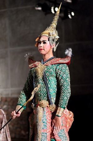 Hua Hin, THAILAND - DECEMBER 4 : Khon-Thai culture drama dance show at Cicada Market Hua Hin on December 4, 2011 in Hua Hin, Thailand.のeditorial素材