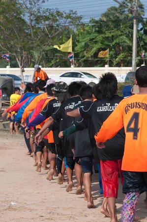 HUA HIN, THAILAND - DECEMBER 25 : Participants in the Hua Hin Long Boat Competition 2011 on December 25, 2011 in The Khotao Lake , Hua Hin, Thailand. のeditorial素材