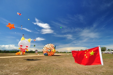 CHA-AM - MARCH 9: Colorful of kites in the 12th Thailand International Kite Festival on March 9, 2012 in Naresuan Camp, Cha-am, Thailand. のeditorial素材