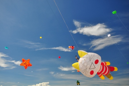 CHA-AM - MARCH 9: Colorful of kites in the 12th Thailand International Kite Festival on March 9, 2012 in Naresuan Camp, Cha-am, Thailand. のeditorial素材