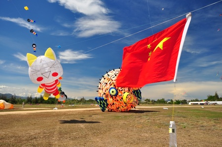 CHA-AM - MARCH 9: Colorful of kites in the 12th Thailand International Kite Festival on March 9, 2012 in Naresuan Camp, Cha-am, Thailand. のeditorial素材