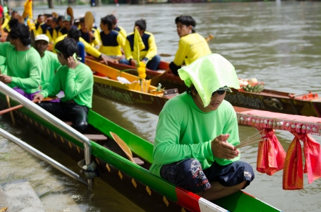Petchaburi, THAILAND - October 7 : Participants in the Petchaburi Long Boat Competition 2012 on October 7, 2012 in The Petchaburi river ,Petchaburi Province, Thailand. のeditorial素材