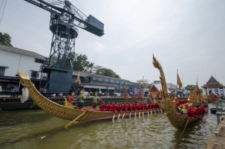 BANGKOK, THAILAND-NOV. 2 :The rehearsals Royal barge procession on the Chao Phraya river for a traditional royal \"Kratin\" ceremony marking the end of buddhist lent on November 2, 2012 in Bangkok のeditorial素材