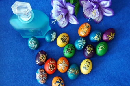 Beautiful painted easter eggs on a colorful backgroundの写真素材