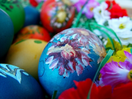 A bunch of beautiful painted easter eggsの写真素材