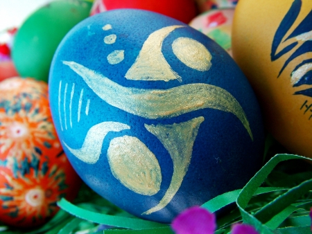 A bunch of beautiful painted easter eggsの写真素材