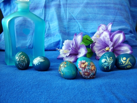 Beautiful painted easter eggs on a colorful backgroundの写真素材