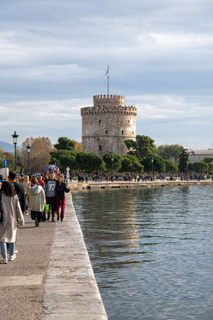 THESSALONIKI, GREECE - November 30, 2019: People walking on the coast in Thessaloniki next to the White towerのeditorial素材