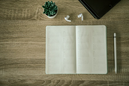 Plan 2022 calendar , New yearâs 2022 with pencil . Goal planning and strategy business concept, wood backgroundの写真素材