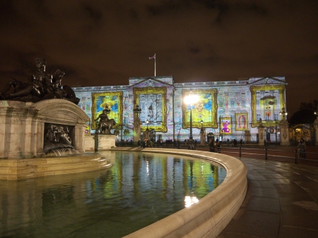 LONDON - APRIL  21 - Buckingham Palace projection shows the portrait of Queen Elizabeth and self-portraits of young people in the art project Face Britain on April 21, 2012 in Londonのeditorial素材