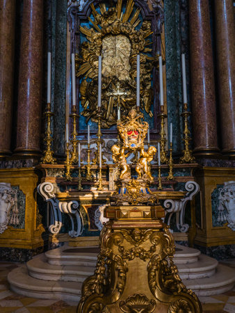 Look inside a chapel in the basilica di San Petronio in Bologna, Italyのeditorial素材