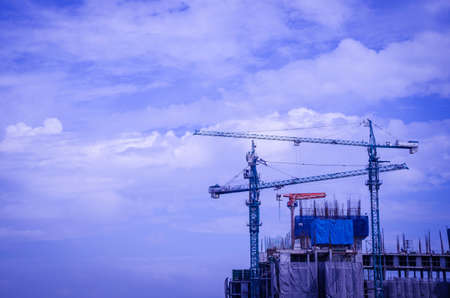 construct building in the skyの写真素材