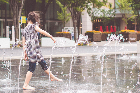 The girl from behindの写真素材