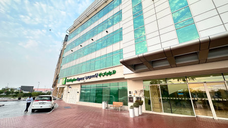 DUBAI, UNITED ARAB EMIRATES. 16 SEPTEMBER 2023. Front view of the renowned Holiday Inn Express, painted by Dubai's morning lightのeditorial素材