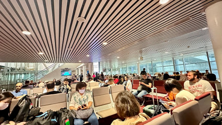 DUBAI, UNITED ARAB EMIRATES. 15 SEPTEMBER 2023. A diverse crowd poised before the iconic Dubai Airport, ready for global adventuresのeditorial素材