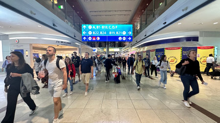 DUBAI, UAE. 16 SEPTEMBER 2023. Hustle of travelers at Dubai Airport's departure gate, encapsulating transit urgencyのeditorial素材