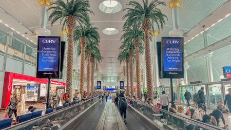 DUBAI, UAE. 16 SEPTEMBER 2023. Dual horizontal escalators smoothly guide travelers to the departure gate in the airport.のeditorial素材