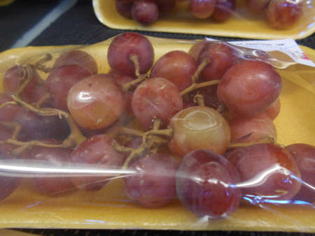 purple grapes packaged in supermarket.の写真素材