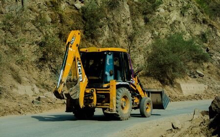 highway between himalayan mountain range of Jammu, towards Patnitop from katraの写真素材