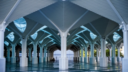 Kuala Lumpur, 4 Aug 2010, The beautiful architectural design of As-syaakirin Mosque, KLCCのeditorial素材