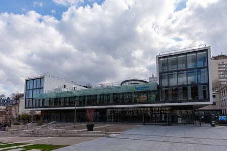 SÃ¨vres, France - February 26, 2021: Exterior view of the college of SÃ¨vres (international sections), which specializes in international teaching and bilingual classesのeditorial素材