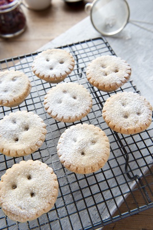 Freshly Baked Cranberry Pies On A Cooling Trayの写真素材
