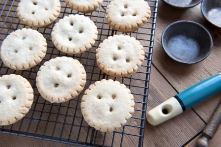 Freshly Baked Homemade Pies, On A Cooling Tray.の写真素材