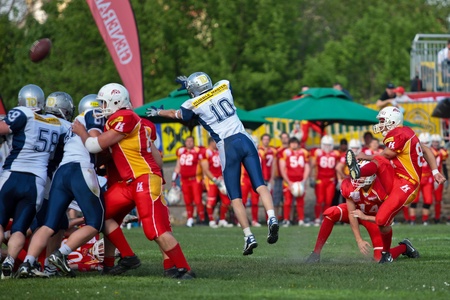 St. Poelten,  AUSTRIA - April 25: Austrian Football League - Division I:  The St. Poelten Invaders win 35:6 against the Traun Steelsharks on April 25, 2009 in St. Poelten, Austria.のeditorial素材