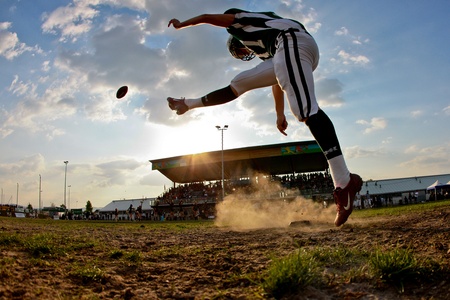 Korneuburg, AUSTRIA - May 3: Austrian Football League:  Kicker Gabor Sviatko (#37, Giants) and his team lose 16:34 to the Graz Giants on May 3, 2009 in Korneuburg, Austria.のeditorial素材