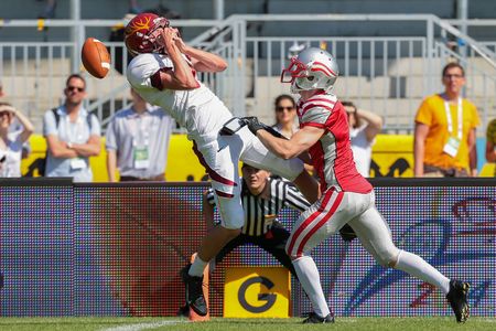 VIENNA, AUSTRIA - MAY 26, 2014: WR Tyler Stanek (#9 Claremont McKenna) fails to catch the ball.のeditorial素材