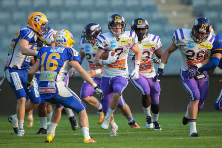 GRAZ, AUSTRIA - JUNE 27, 2014: WR Dominik Bubik (#7 Vikings) runs with the ball during an Austrian football league game.のeditorial素材