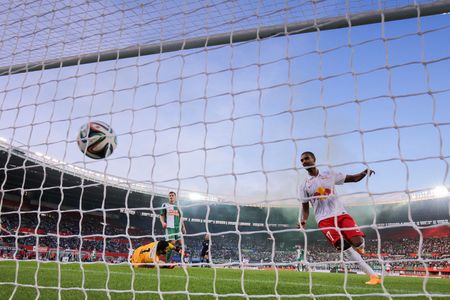 VIENNA, AUSTRIA - SEPTEMBER 28, 2014: Alan (#27 Salzburg) scores a goal in an Austrian soccer league game.のeditorial素材