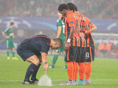 VIENNA, AUSTRIA - AUGUST 19, 2015: Referee Bjoern Kuipers marks the line in an UEFA Champions League qualification game.のeditorial素材
