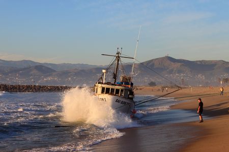 VENTURA, CA, USA - January 8, 2010 - The fishing boat SAI GON I ran aground after 4 people were rescued early morning. The rescue team tried to free the boat throughout the day January 8, 2010 in Ventura, CA のeditorial素材