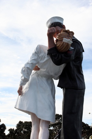 San Diego, CA - FEBRUARY 16 :  WWII 'Kiss' statue returns February 16, 2013 in San Diego, CA. のeditorial素材