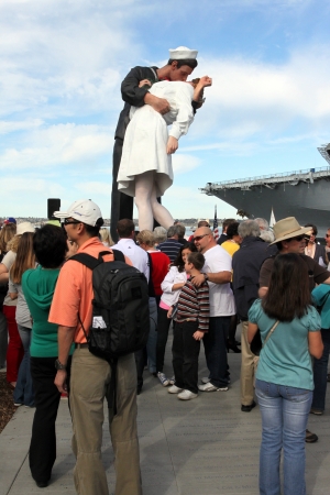 San Diego, CA - FEBRUARY 16 :  WWII 'Kiss' statue returns February 16, 2013 in San Diego, CA. のeditorial素材