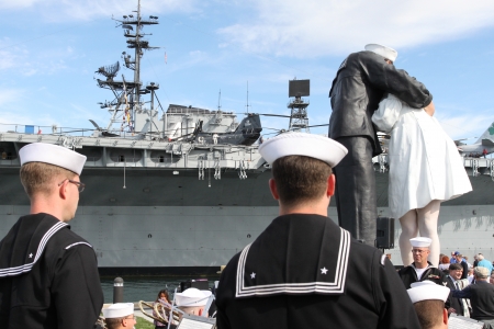 San Diego, CA - FEBRUARY 16 :  WWII 'Kiss' statue returns February 16, 2013 in San Diego, CA. のeditorial素材