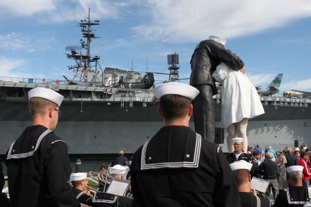 San Diego, CA - FEBRUARY 16 :  WWII 'Kiss' statue returns February 16, 2013 in San Diego, CA. のeditorial素材