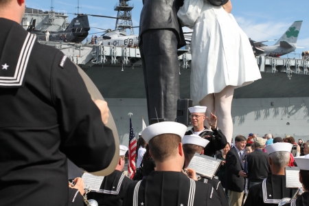 San Diego, CA - FEBRUARY 16 :  WWII 'Kiss' statue returns February 16, 2013 in San Diego, CA. のeditorial素材