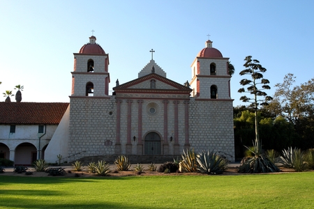 The Spanish historic Santa Barbara Mission in California の写真素材