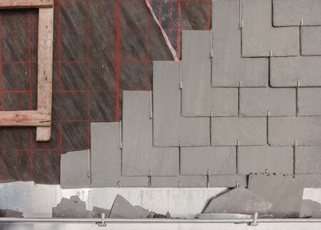 Slate covering on roofing felt with marking and gutter Rectangular double covering