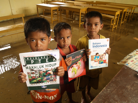 Meulaboh, West Aceh, Indonesia - March 30, 2011: Group of kids watch their School Damages by flash flood in Meulaboh, West Acehのeditorial素材