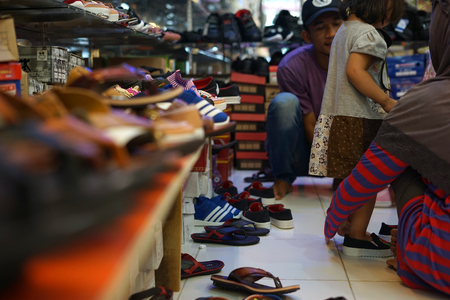 Banda Aceh, Aceh / Indonesia - June 8 2018 :Family Shopping for Shoes for celebration of Hari Raya Aidilfitri (Eid al-Fitr) at a street Market in Penayong, Banda Aceh, Indonesiaのeditorial素材