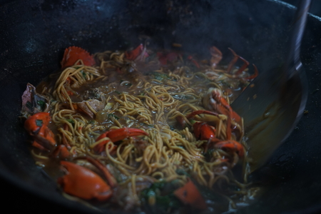 Mie Kepiting Aceh, Spicy  Seafood Noodle with Crab at Street food marketの写真素材